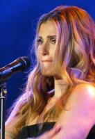 idina-menzel-wembley-arena-2015-32