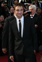 robert-pattinson-at-cannes-2012-11