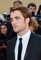 robert-pattinson-at-cannes-2012-13