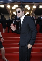 robert-pattinson-at-cannes-2012-14