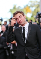 robert-pattinson-at-cannes-2012-6