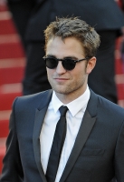 robert-pattinson-at-cannes-2012-9