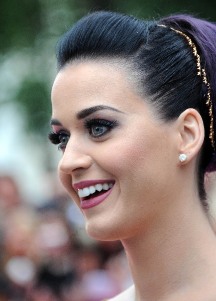 Katy Perry Part Of Me UK Premiere Pictures : Red Carpet News TV